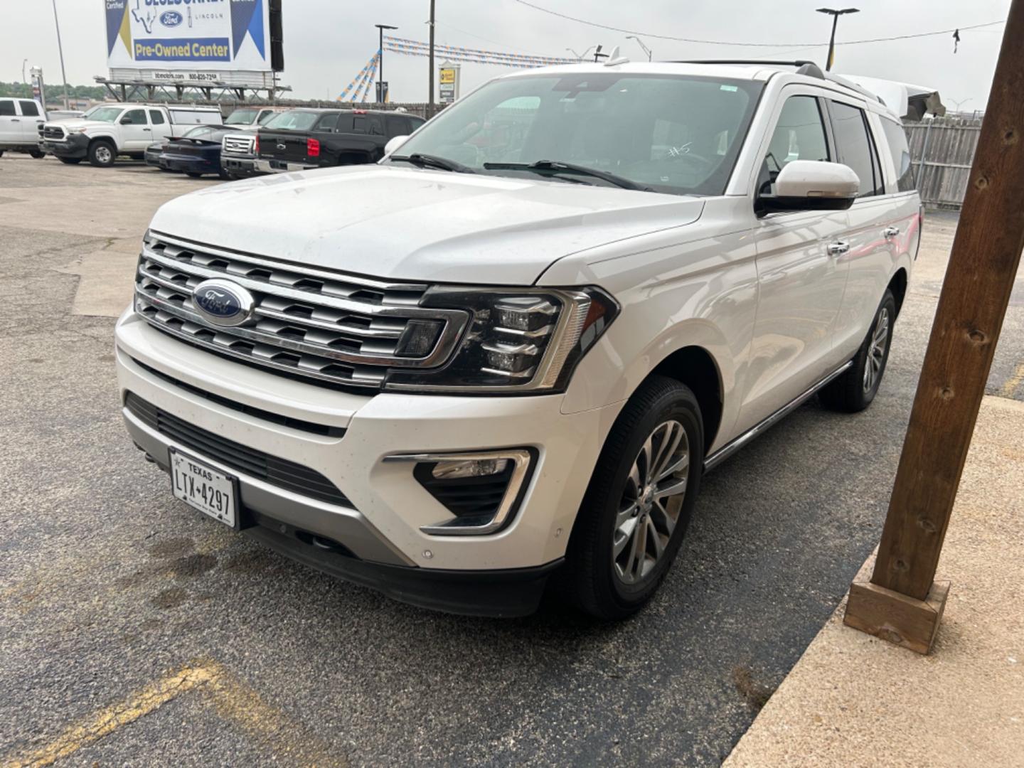 2018 White Ford Expedition Limited 4WD (1FMJU2ATXJE) with an 3.5L V6 DOHC 24V FFV engine, 6A transmission, located at 1687 Business 35 S, New Braunfels, TX, 78130, (830) 625-7159, 29.655487, -98.051491 - Photo#0